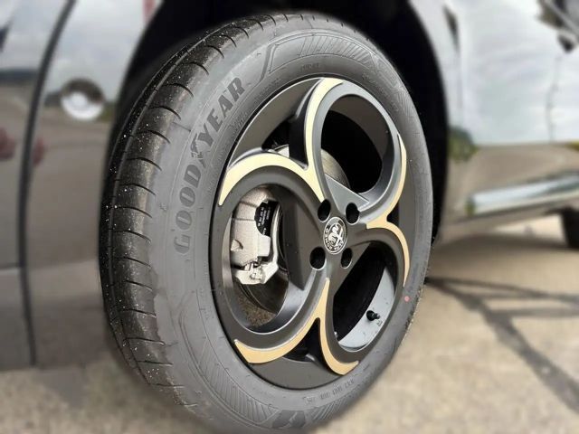 Alfa Romeo Junior Ibrida