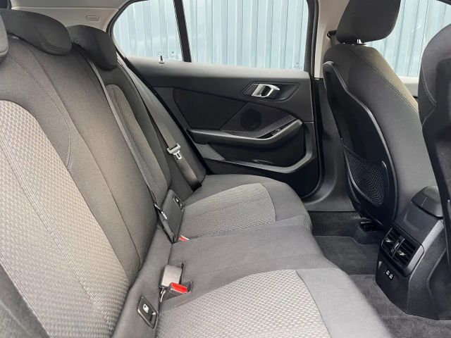 BMW 118 118i 5-deurs Sedan