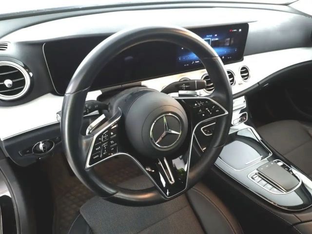 Mercedes-Benz E 220 AVANTGARDE E 220 d Estate