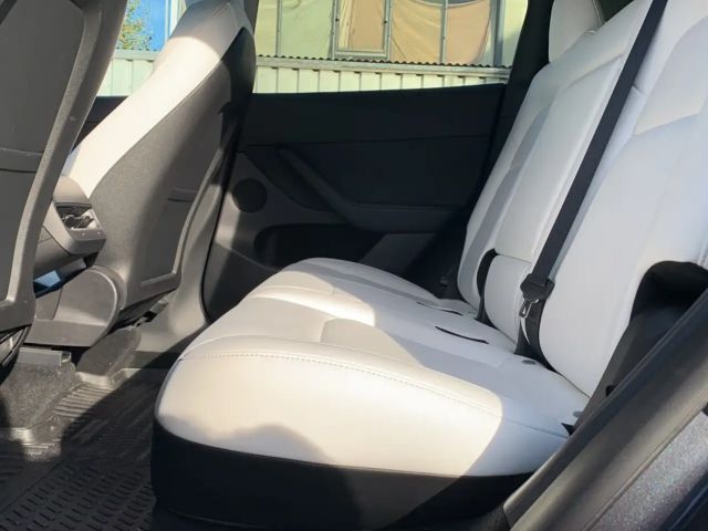 Tesla Model Y AWD Long Range