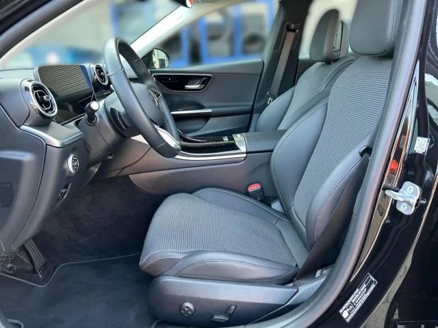 Mercedes-Benz C 180 AVANTGARDE Sedan