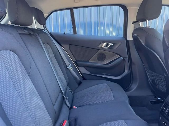 BMW 120 120i 5-deurs Sedan