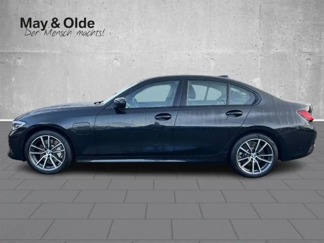 BMW 330 330e Sedan Sport Line