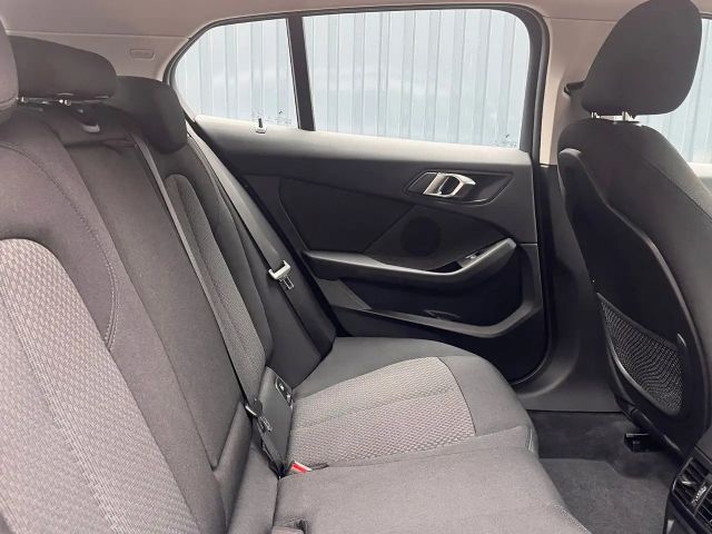 BMW 118 118i 5-deurs Sedan