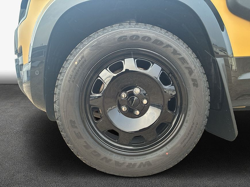 Land Rover Defender 110