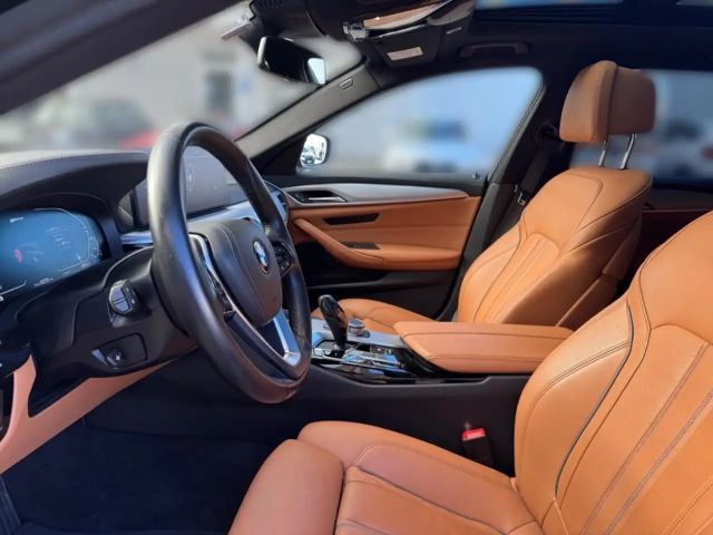 BMW 530 xe LASER+LEDER+HUD+ACC+PANO+DAB+BT+MFL+AHK+