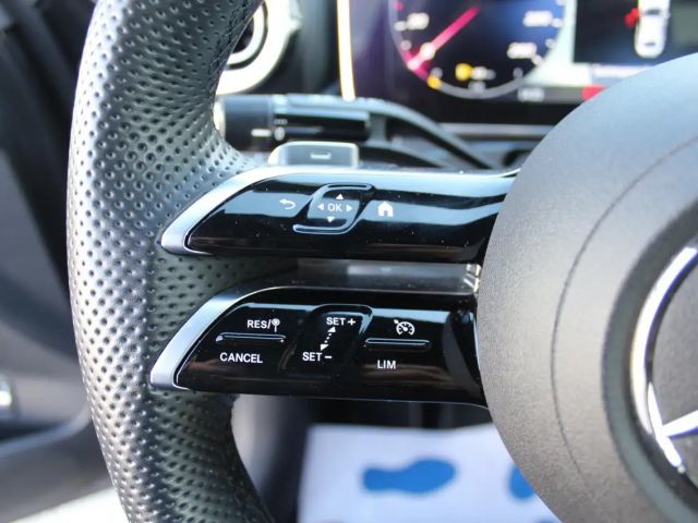 Mercedes-Benz C 200 4MATIC Sedan