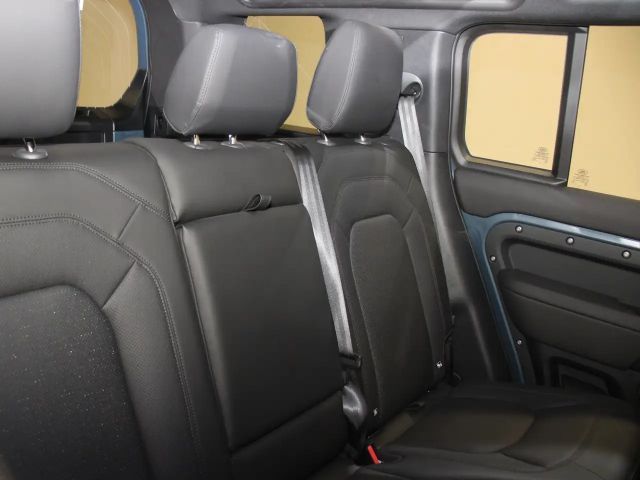 Land Rover Defender 110 D300 Dynamic SE