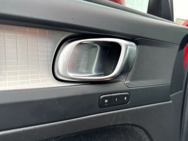 Volvo XC40 Core Recharge