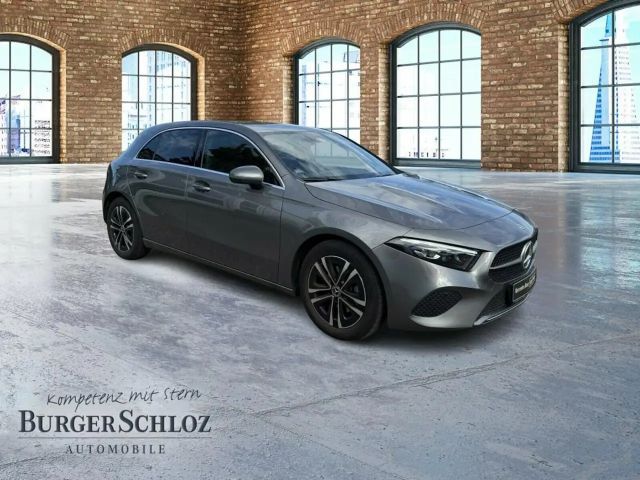 Mercedes-Benz A 180 W-Paket PDC SHZ SpurH LED LM AUT AHK KAM