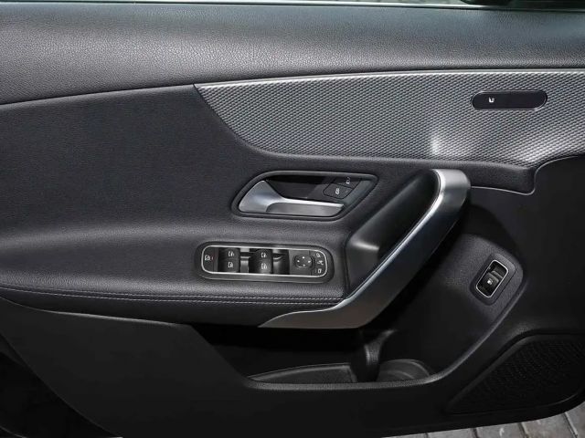 Mercedes-Benz A 250 A 250 e