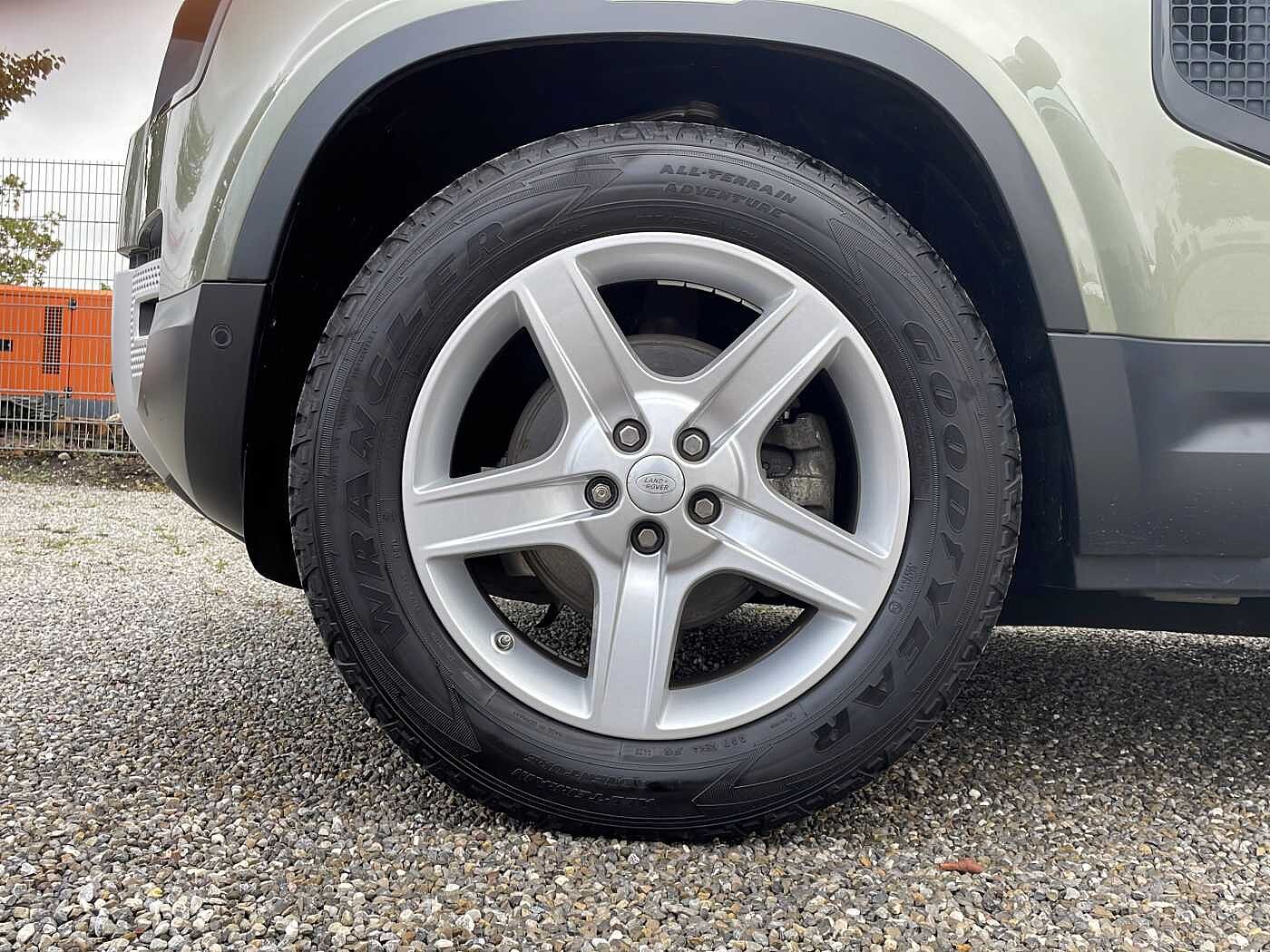 Land Rover Defender 110 S