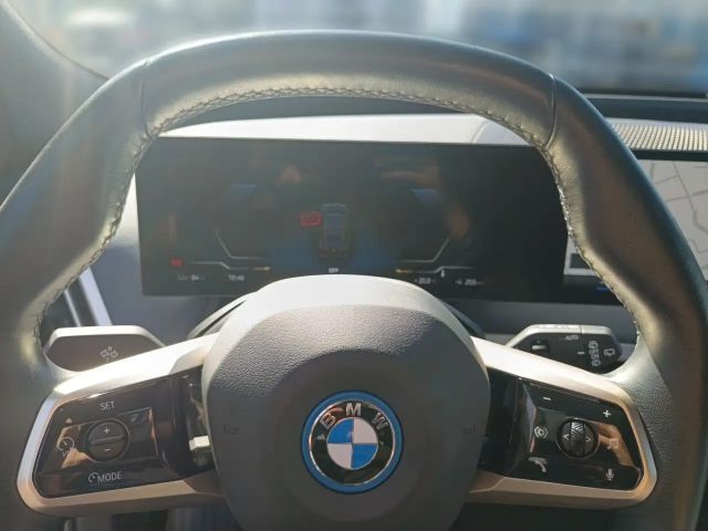 BMW iX xDrive40