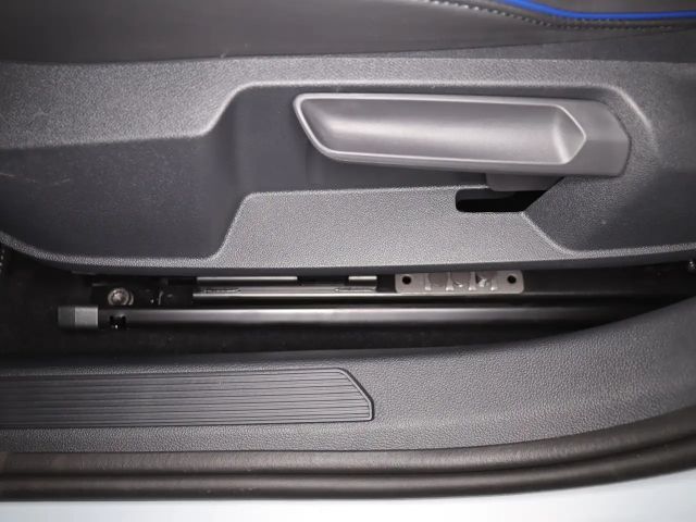 Volkswagen Golf 1.5 eTSI R-Line Style Variant