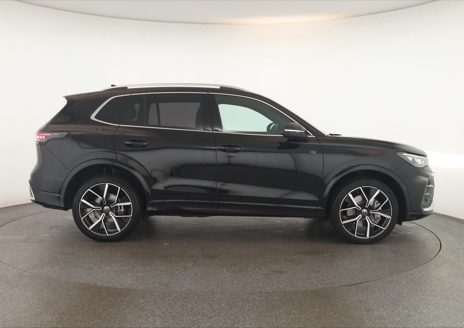 Volkswagen Tiguan 2.0 TSI DSG IQ.Drive R-Line