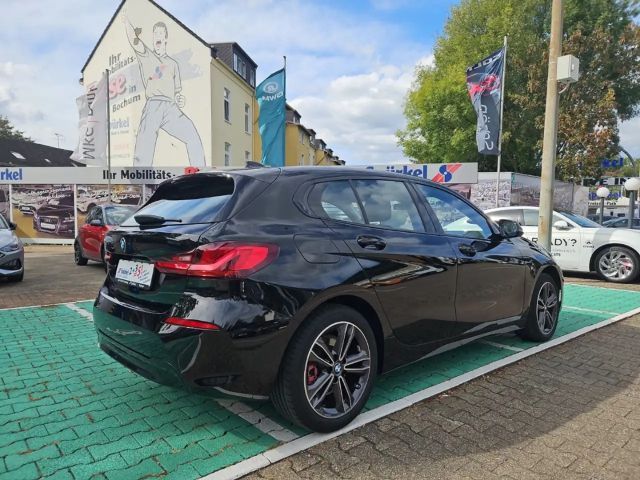 BMW 118 118i Sedan Sport Line