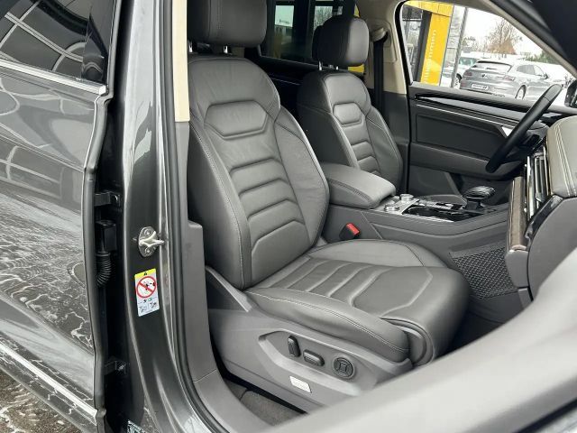 Volkswagen Touareg Luftfederung / AHK / Innovision Cockpit