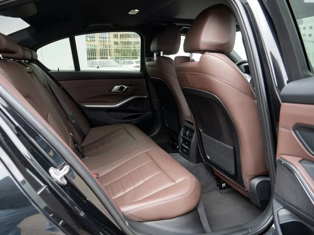 BMW 320 320d M-Sport Sedan