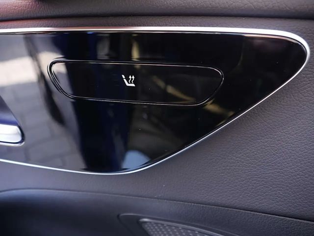 Mercedes-Benz C 180 AVANTGARDE Sedan