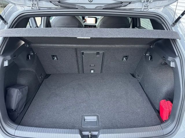 Volkswagen Golf 1.5 eTSI DSG Golf VIII R-Line