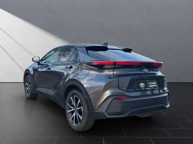 Toyota C-HR Plug-in Team D
