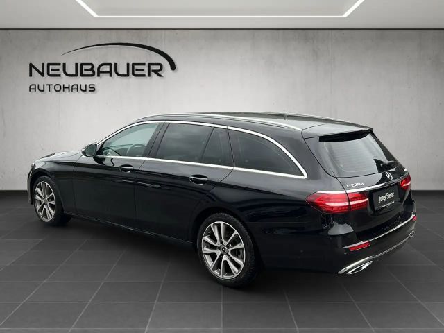 Mercedes-Benz E 220 4MATIC E 220 d Estate