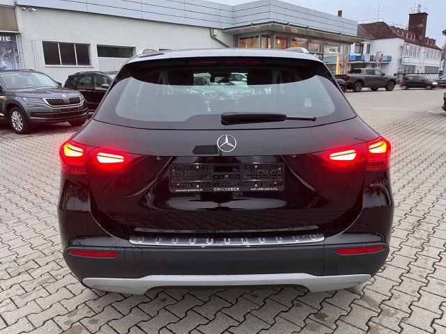 Mercedes-Benz GLA 180 *LED Navi Sitzh. Rückfahrkamera DAB*