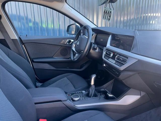 BMW 118 118i 5-deurs Sedan