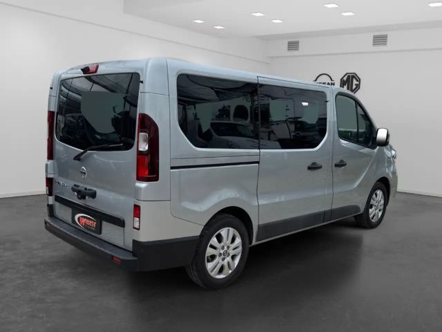 Nissan Primastar Kombi Schnierle Umbau Einzelsitze mit Liegefunktio