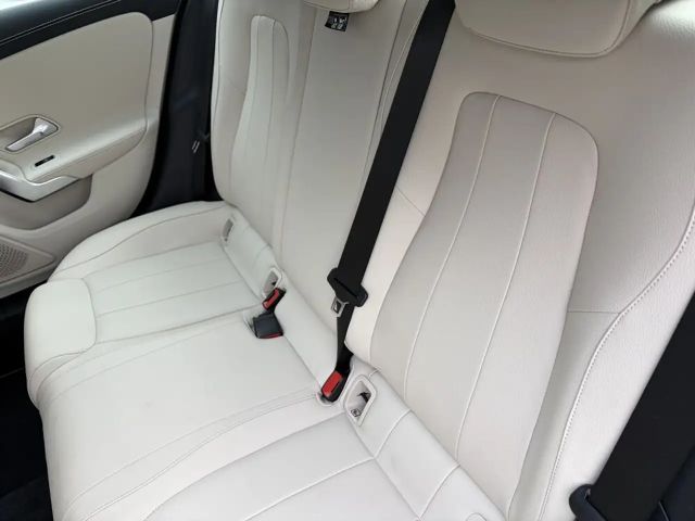 Mercedes-Benz CLA 180 Sedan