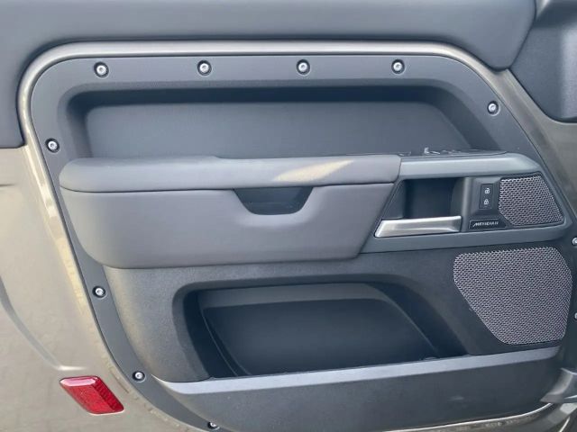 Land Rover Defender 90 D250 SE