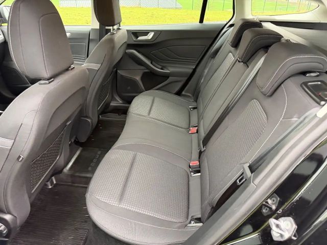 Ford Focus Cool & Connect Wagon