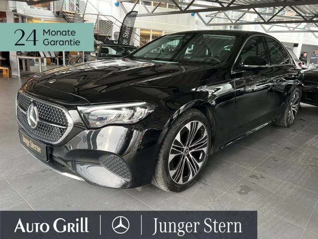 Mercedes-Benz E 200 AVANTGARDE Sedan