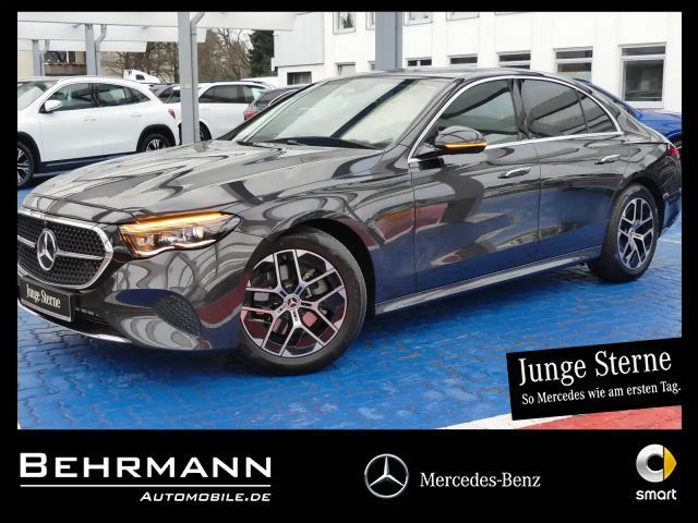 Mercedes-Benz E 200 AVANTGARDE Sedan