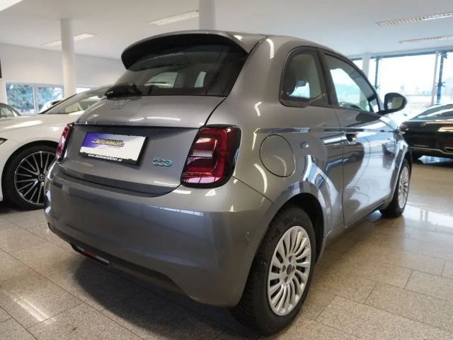 Fiat 500e Action