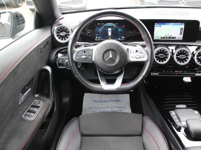 Mercedes-Benz CLA 200 AMG Line