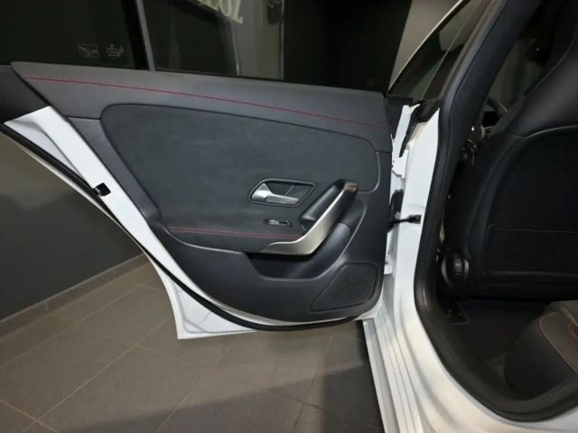 Mercedes-Benz CLA 200 AMG Line Coupé