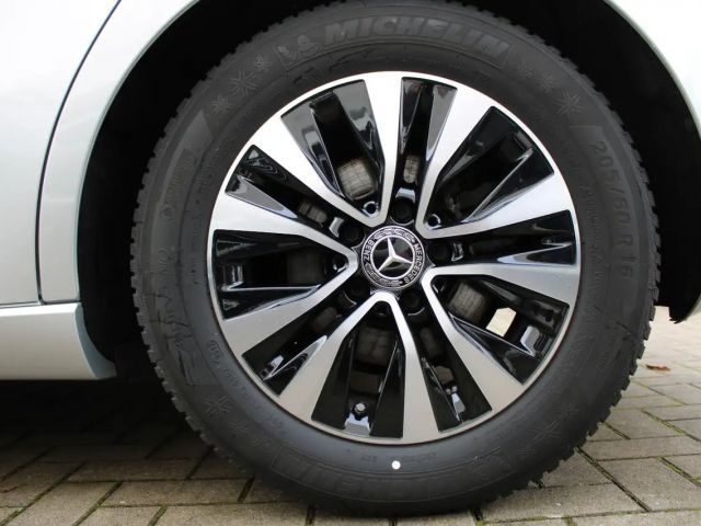 Mercedes-Benz A 180 A 180 d