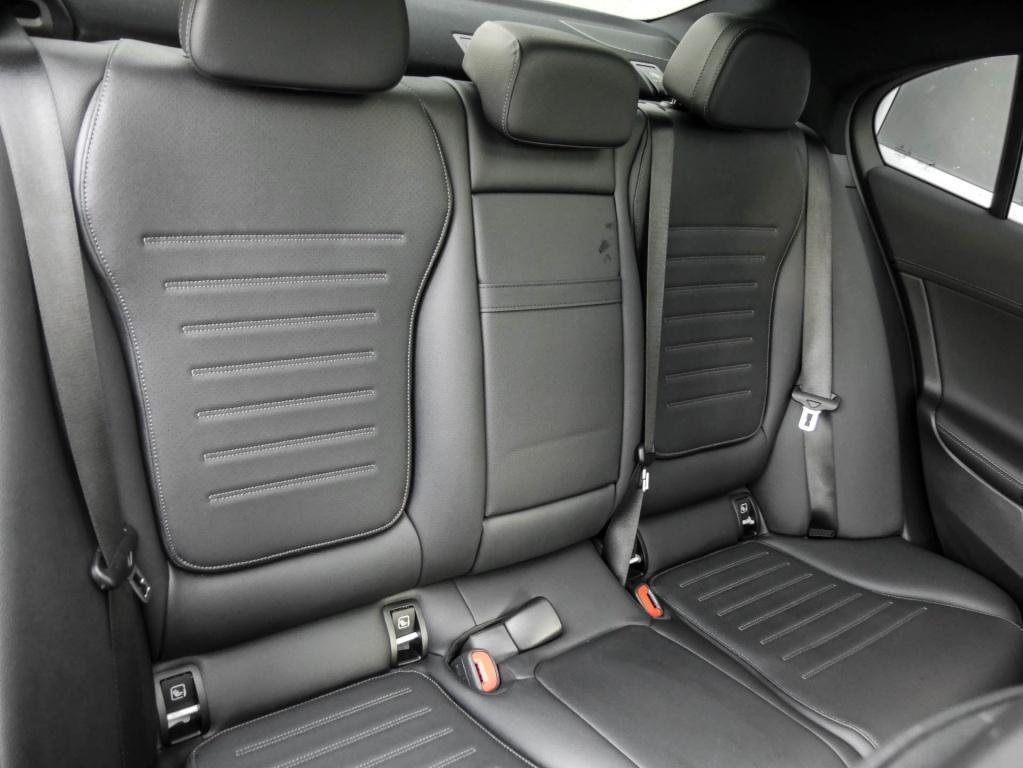 Mercedes-Benz C 200 AMG Line Sedan