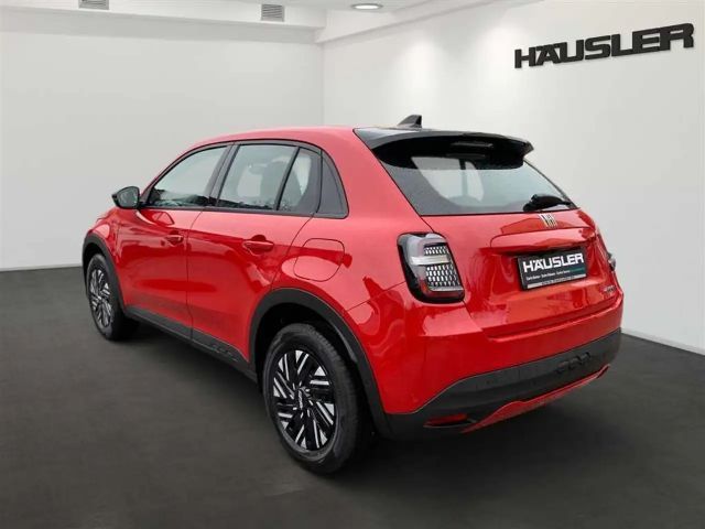 Fiat 600e 1.2 DCT Hybrid PDC Kamera Klimaautomatik CarPlay
