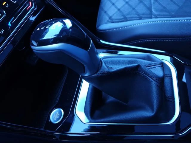 Volkswagen T-Roc 1.5 eTSI DSG R-Line