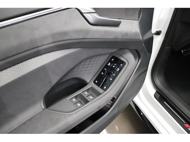 Audi A6 Avant Quattro S-Tronic