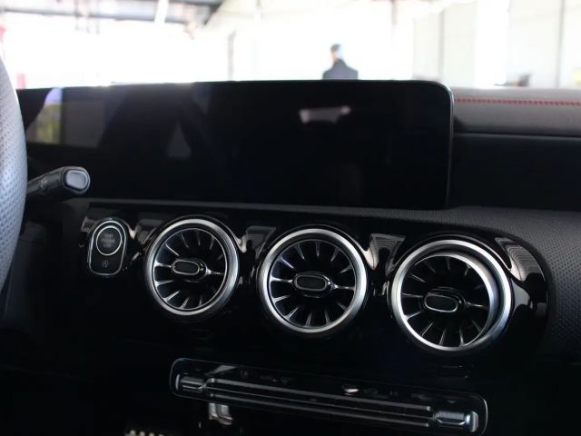 Mercedes-Benz CLA 200 AMG Line Coupé Premium