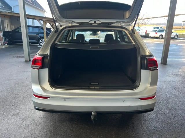 Volkswagen Golf Life Variant