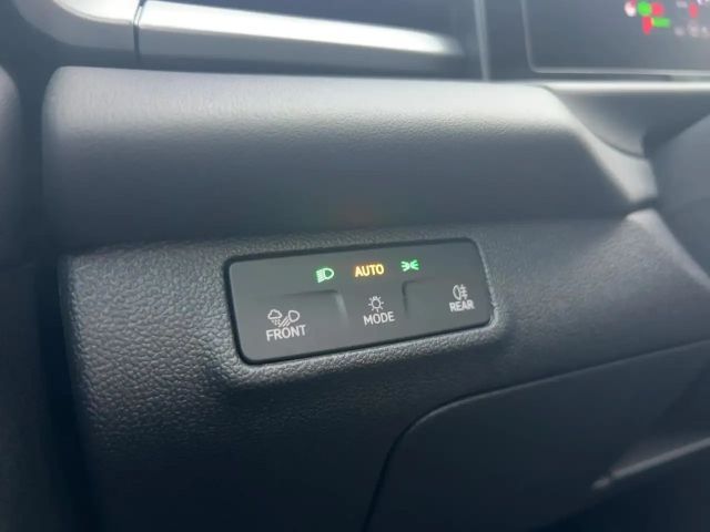 Volkswagen T-Roc 1.5 eTSI DSG R-Line