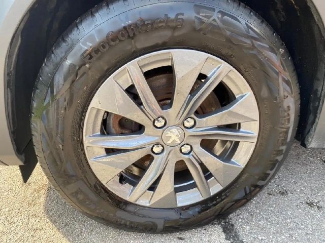 Peugeot E-2008 Active Pack