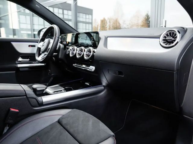 Mercedes-Benz GLA 200 AMG Line