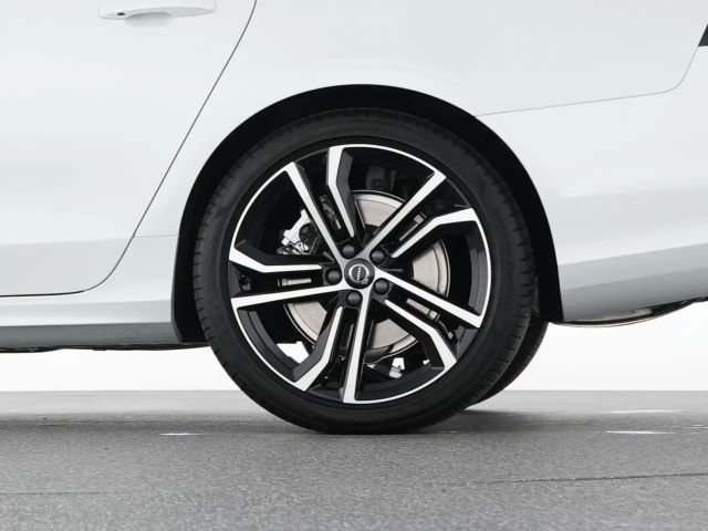 Volvo V90 AWD Dark Plus T8