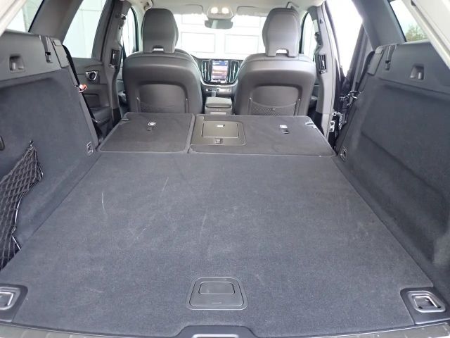 Volvo XC60 AWD Dark Plus