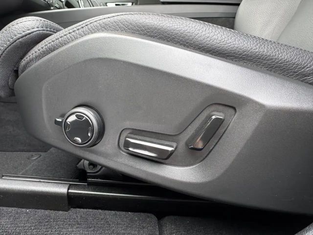 Volvo XC60 Dark Plus